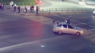 В Рязани на площади Победы легковой автомобиль сбил мотоциклиста - видео