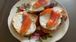 Почему горбуша такая дешевая, а форель, семга невероятно дорогие, ведь и те, и те лососи