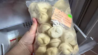 Этот неожиданный шаг превращает магазинные пельмени в сочные и нежные — попробуйте сами и удивитесь
