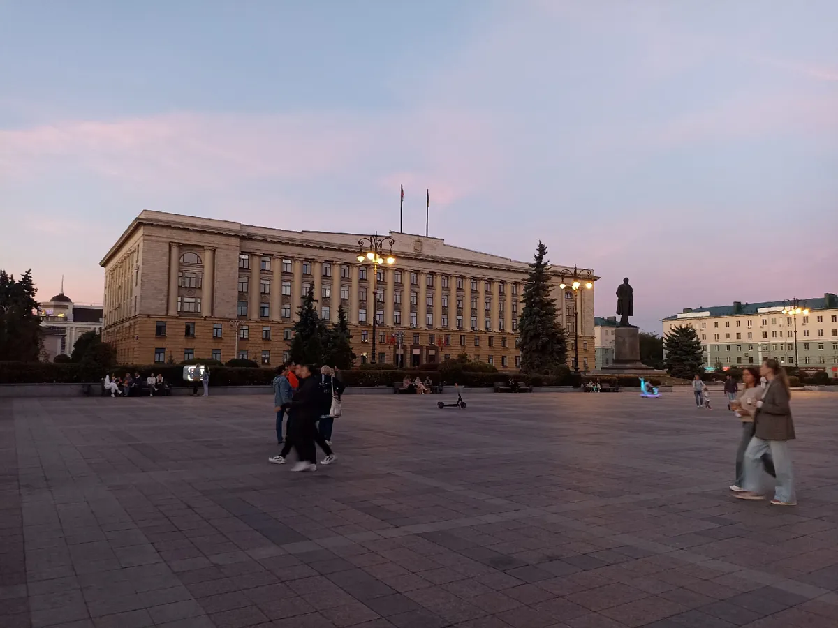 В Пензе прокуратура проводит проверку сведений о порче подростками флага Победы