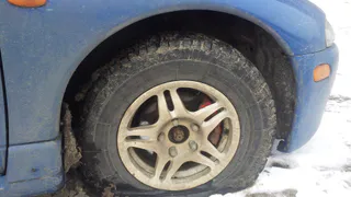 Из-за ямы 22 февраля на Северной окружной 14 машин пробили колеса