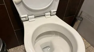 Почему в японских квартирах унитаз может стоять прямо посреди комнаты и никого это не смущает