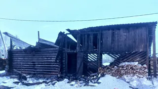 В Коми потушили пожары в хозпостройках и кладовой многоэтажки