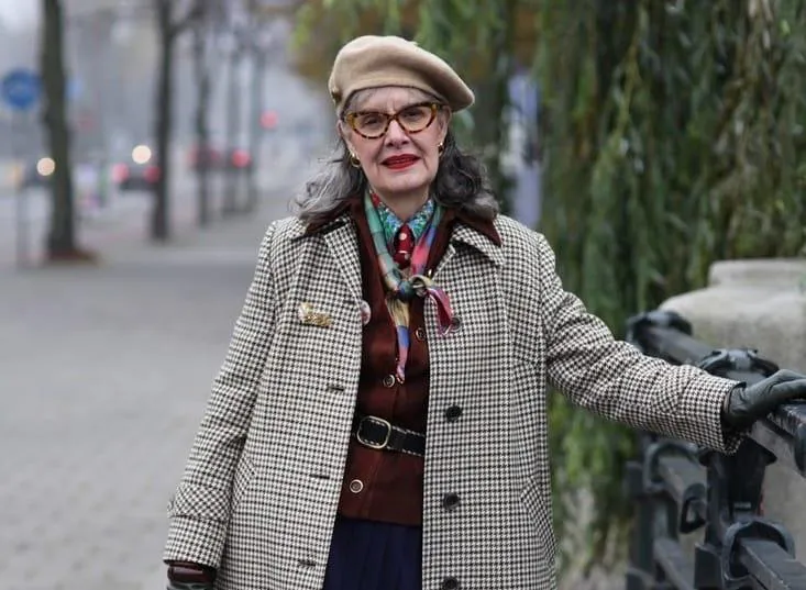 Эксперты назвали, какая одежда совершенно не подходит женщинам за 50