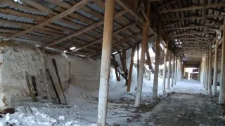 Лужи ядовитых веществ и горы канистр с опасными жидкостями обнаружены в поселке Чесменского района