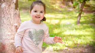 Это иностранное имя для девочки стало настоящим хитом в 2025 году - а ведь 30 лет назад о нем почти никто не вспоминал