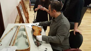 Состояние скрипок из пензенских музеев оценил московский эксперт