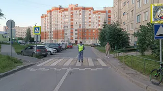 В Чебоксарах водитель питбайка сбил школьника на переходе и скрылся