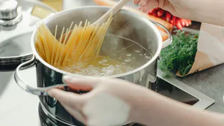 Почему нельзя промывать макароны после варки - запомните это раз и навсегда