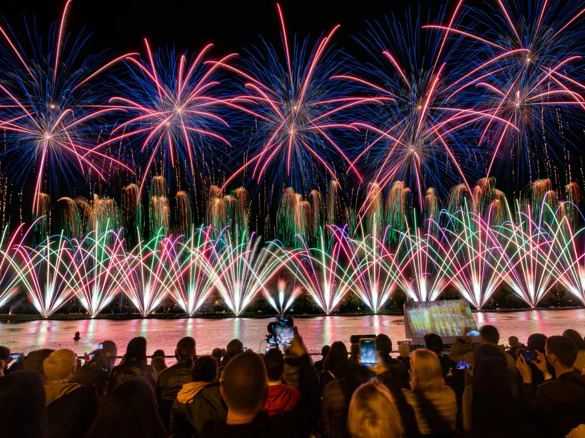 Суздаль станет площадкой шоу фейерверков и дискотеки 90-х