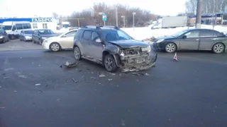 На Автовокзале столкнулись "Рено Дастер" и машина "скорой" помощи