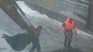 Фото-факт: В Рязани продолжается укладка асфальта прямиком в грязь и лужи