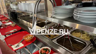 Об идее рассказал в субботу, 13 сентября, на своих страницах в соцсетях губернатор Олег Мельниченко. По его словам, детская карта позволит родителям знать о пребывании ребенка в школе, о том, что он покупает в столовой, и даже ограничивать приобретение тех или иных продуктов. О сроках реализации проекта не сообщается. Ранее стало известно, что в Госдуму РФ внесли законопроект, где предлагается наделить родителей правом составлять меню завтраков и обедов в школах на календарный год.