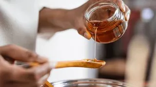 Ученые настоятельно рекомендуют употреблять хотя бы одна ложка меда на ночь