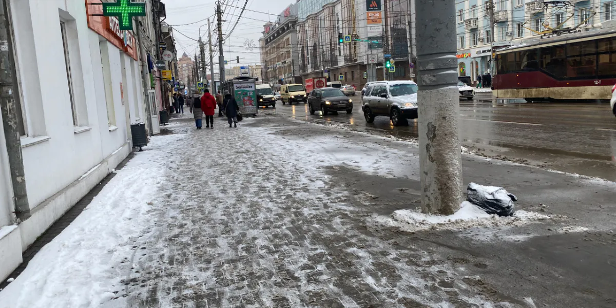 В Рязани легковушка залетела под грузовик