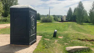 Что добавлять в дачный туалет, чтобы отходы растворялись и запаха не было