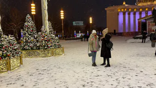 Так больше не носят: 4 ошибки с шапкой, из-за которых даже дорогой пуховик выглядит как колхоз с рынка
