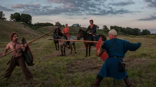 Стрельба из лука, бой на мечах, старинные качели: любопытная программа фестиваля "Битва на Воже"