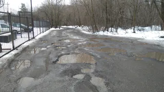 В путь на вездеходе: Славянский проспект хотят отремонтировать уже несколько лет