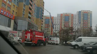 Мужчина, сидевший на краю окна,  не собирался выпрыгивать. Новые подробности инцидента