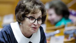 На экс-сенатора Лахову начали информ-давление после её ухода