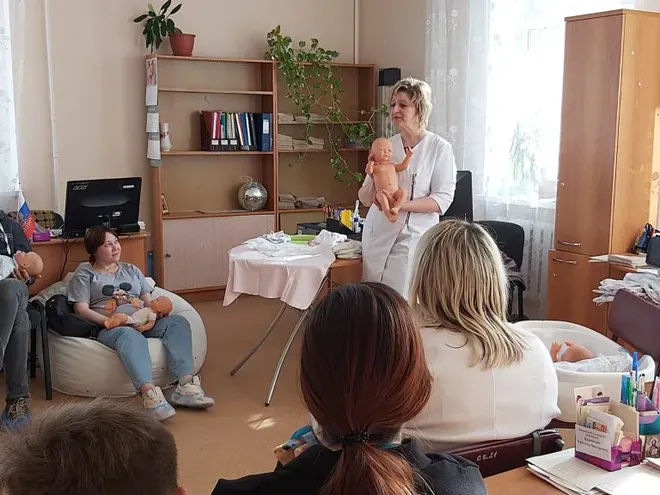 В Магнитогорске в "Школе для беременных" женщинам оказывают психологическую помощь и учат массажу