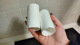 Цепляю на насадку пылесоса - и высасываю грязь из самых узеньких щелей: вот как использовать втулки от "туалетки"