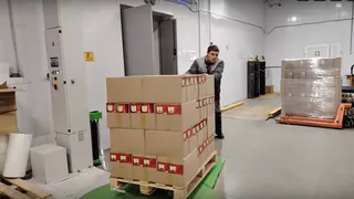 Из Чувашии жителям Курской области передали коробки с консервами, макаронами и водой: "Вся Россия с вами"