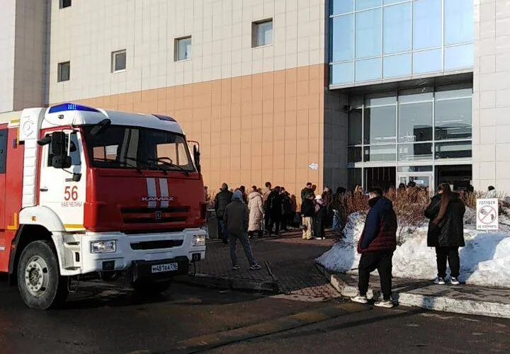 Персонал потушил возгорание в челнинском ТЦ до приезда пожарных: эвакуированы 400 человек