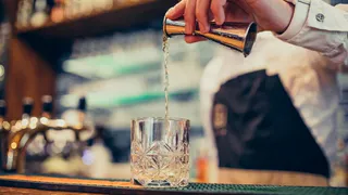 Губернатор Александр Авдеев создаст рабочую группу по борьбе с "наливайками"