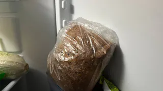 Хлеб остается мягким неделю: секрет в одном движении руками перед отправкой в пакет