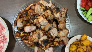 Дважды возвращалась в Пятерочку за продуктовыми новинками: готовый шашлык за 169 руб и малиновый десерт за 179 руб - не ожидала такого вкуса