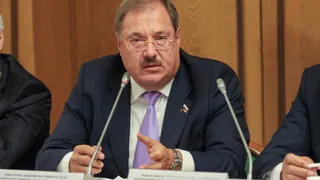 Борис Пайкин попросил Генпрокурора взять на контроль дело об истязании брянской девочки