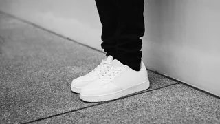 Белая подошва даже у старых кроссовок: смешайте эти средства - новый раствор