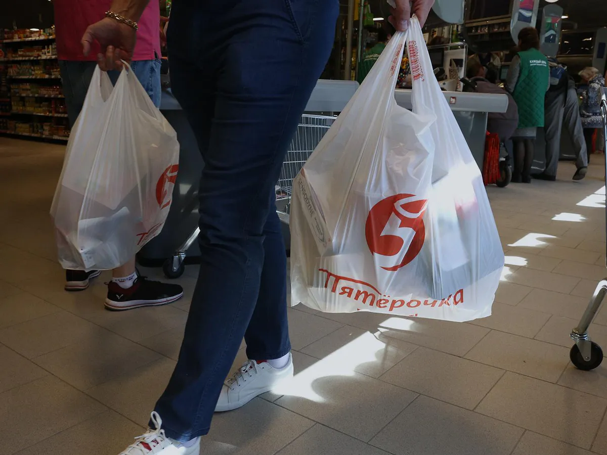 Почему нельзя использовать пакеты из "Магнита" и "Пятерочки" для мусора: теперь всегда буду беречь их от помоев