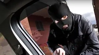 Угнали машину в темном переулке Рязани: кто виноват и что делать?