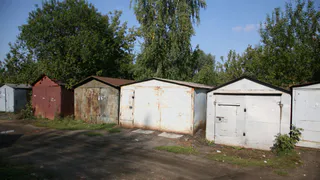 На Пугачева в заброшенных дачах нашли повешенного мужчину