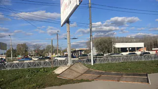 Рекламный баннер свалился на Московском шоссе