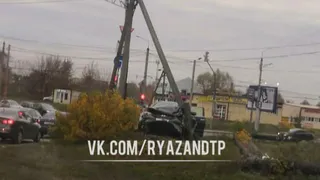 ДТП на окраине Рязани: иномарка влетела в столб