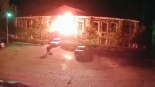 Пенсионерка по заказу мошенников подожгла прокуратуру и служебный автомобиль