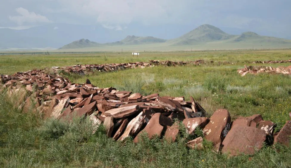 Уникальные археологические находки в Туве: золотые украшения и загадочные кинжалы скифской эпохи