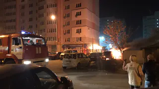 Ночью на улице Интернациональной загорелся автомобиль