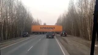 На трассе в Касимовском районе фура встала поперек дороги