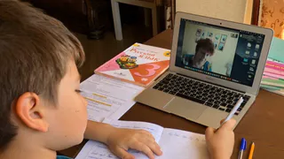 Итоги учебного года: как изменилась успеваемость школьников во время “дистанционки”