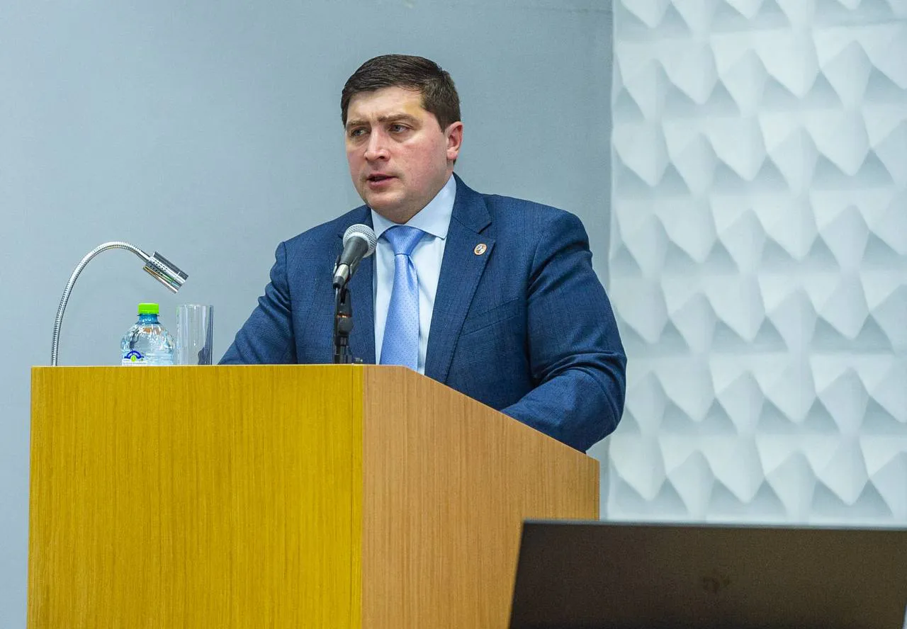 Мэр Нижнекамска призвал усилить уборку снега с крыш