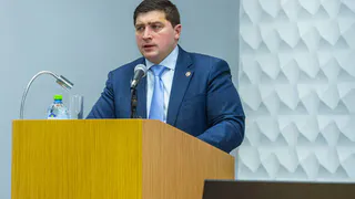 Мэр Нижнекамска призвал усилить уборку снега с крыш