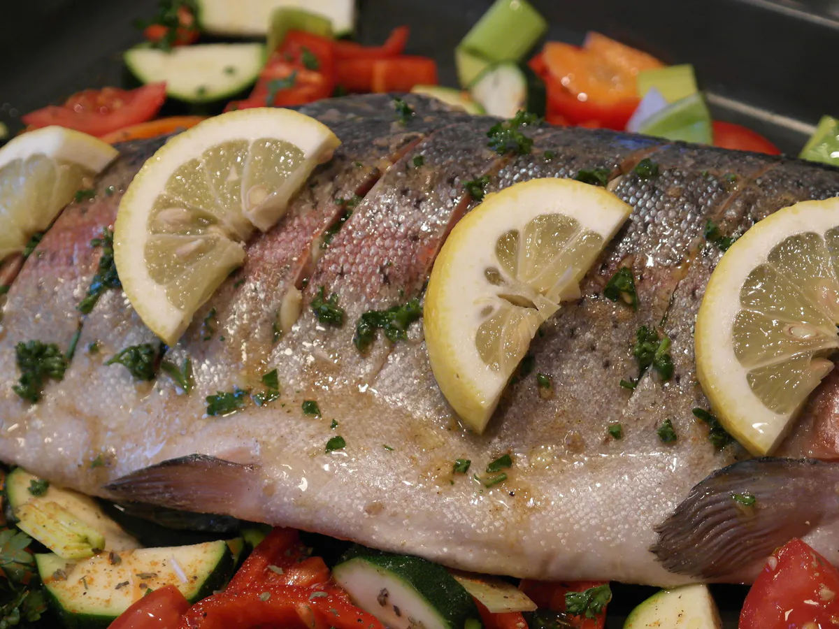 Взял форель в "Светофоре" для засолки икры к Новому году — только дома понял, какая она: личный опыт и честный отзыв