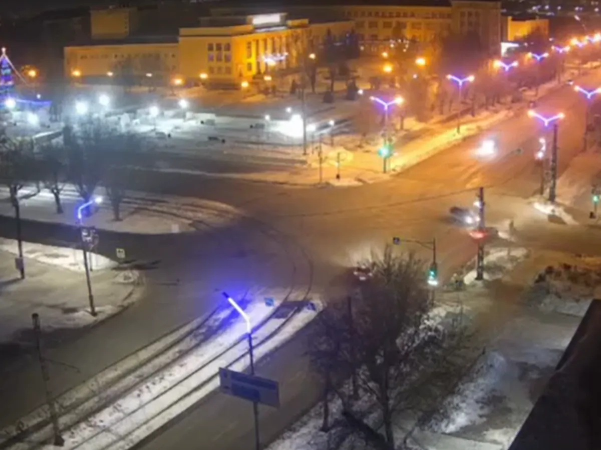 В Магнитогорске "Лада Гранта" врезалась в столб