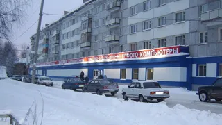 В Коми девушка выпала из окна 5-го этажа