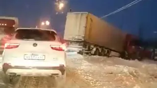 Смертельный удар: на выезде из Рязани столкнулись фура и легковушка